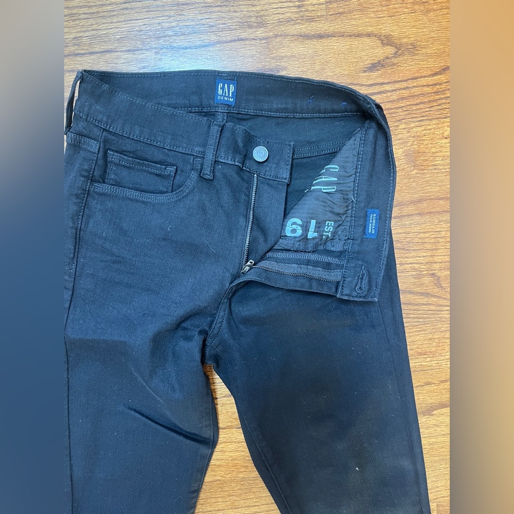 GAP Women’s Black Jeans, size 8
